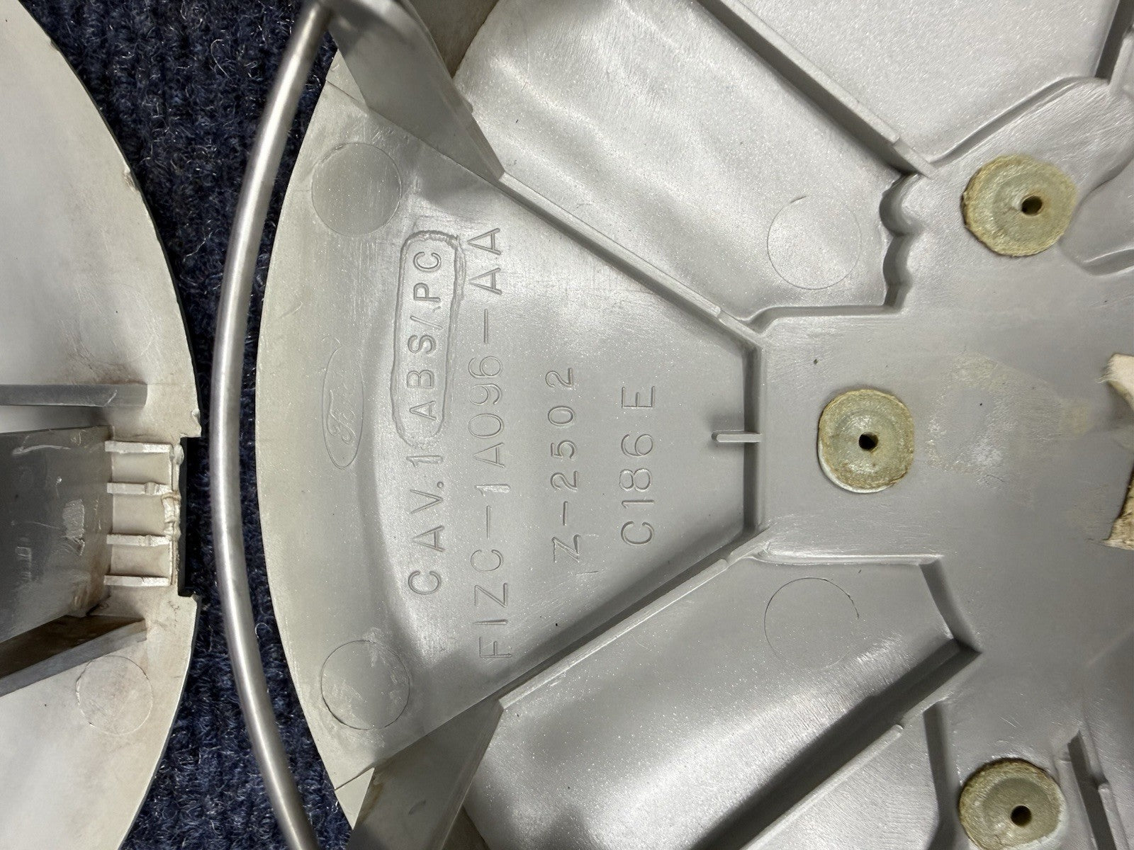 1991-93 FORD MUSTANG CENTER CAPS TRI-BAR PONY WHEELS OEM SET Gold Rare Factory