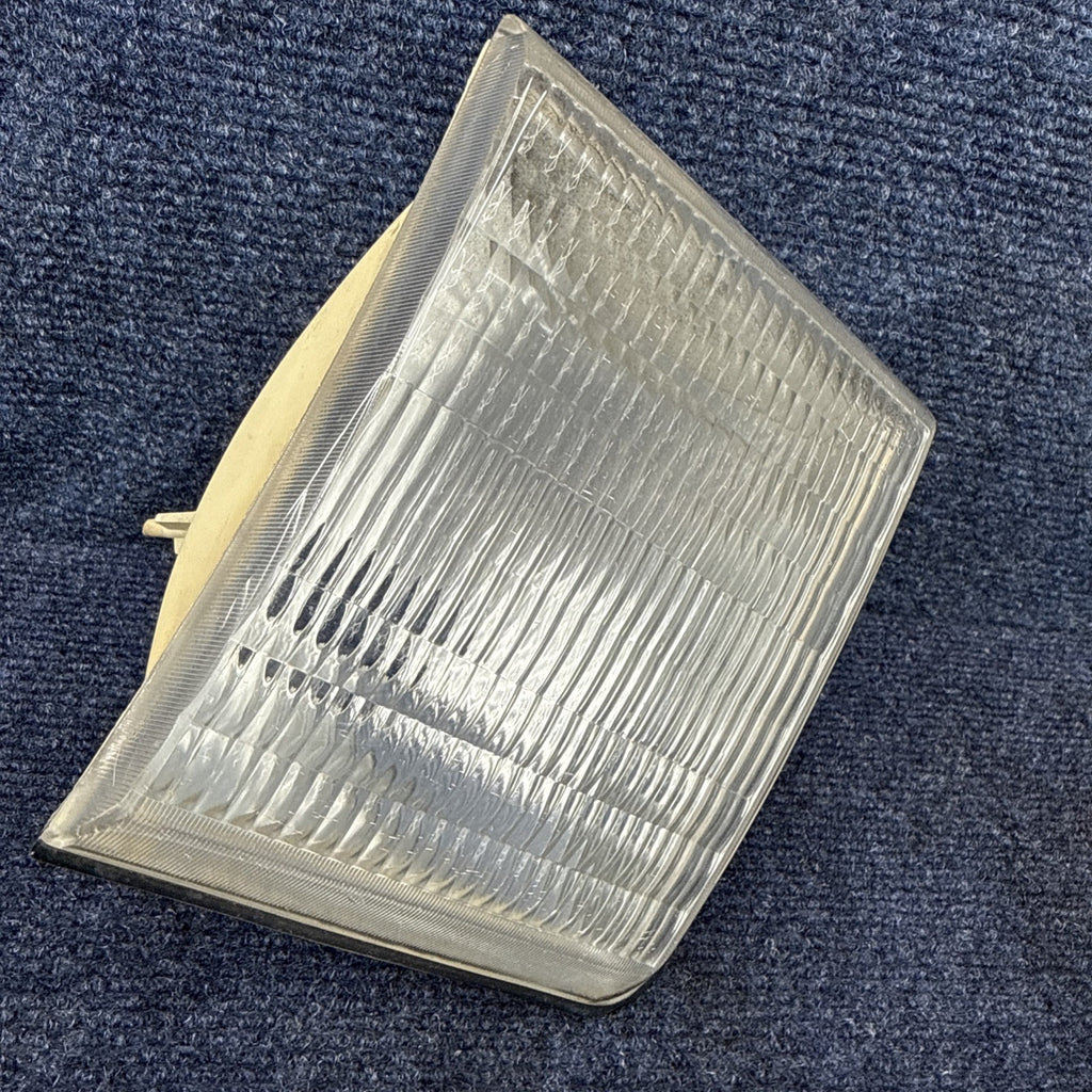Ford E4LY-13201-B Left Driver Front Inner Parking Lamp -- 84-92 Lincoln Mark VII