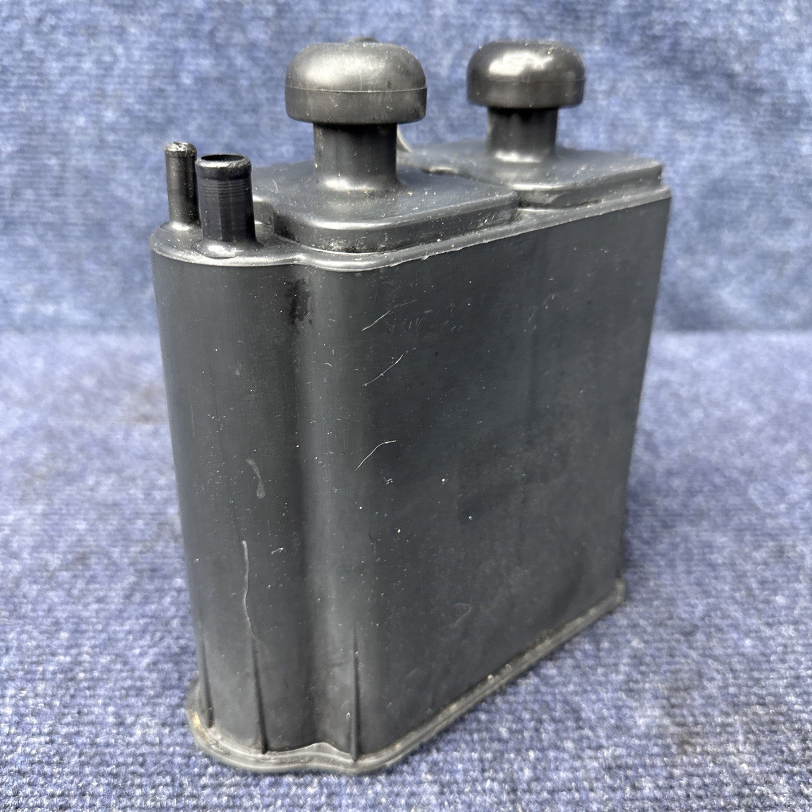 1986-1993 FORD MUSTANG 5.0 302 CAPRI Ranger CHARCOAL EVAP CANISTER BOX OEM Vent
