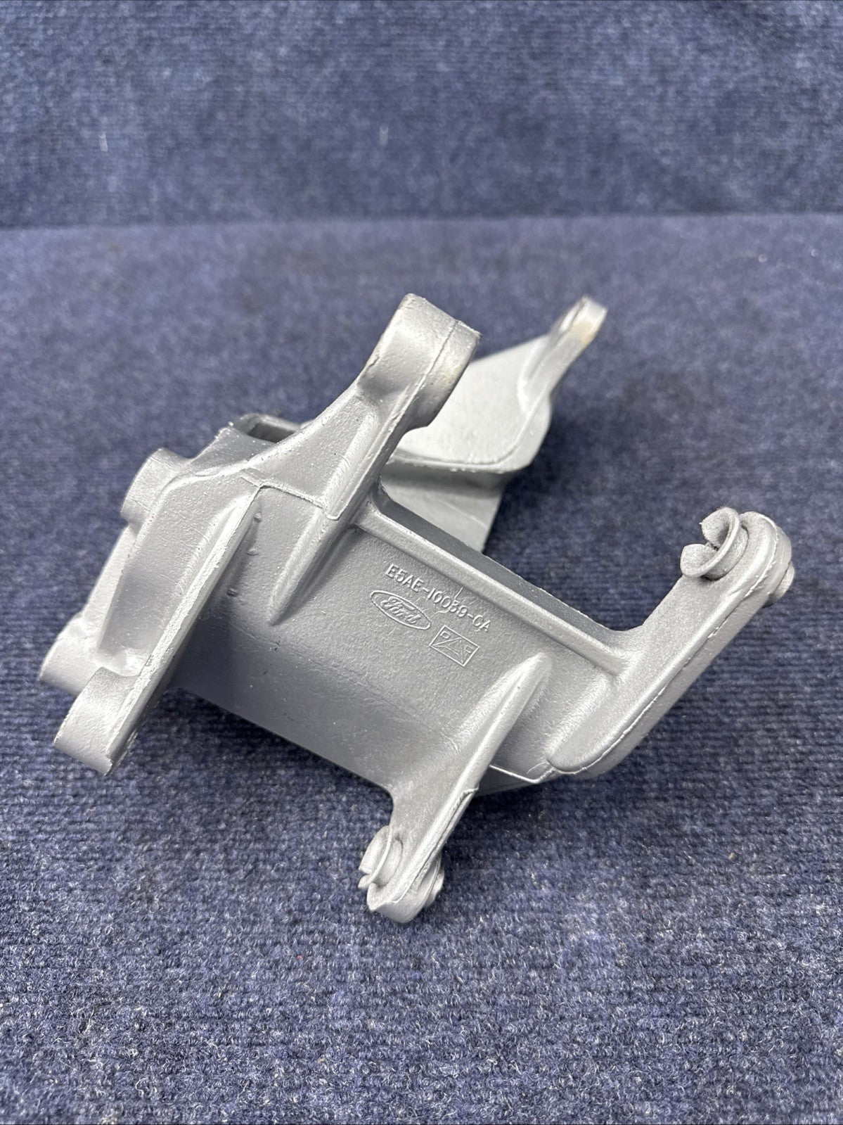 1987-1993 Ford Mustang 5.0 Oem Alternator smog pump bracket E5AE-10039-CA 302