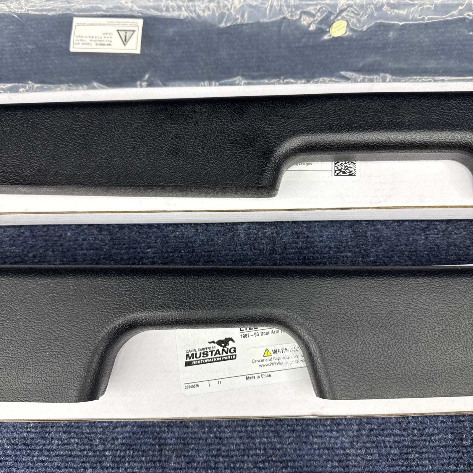 1987-1993 Mustang Door Arm Rest Pads Black LH RH Pair (for Power Windows)