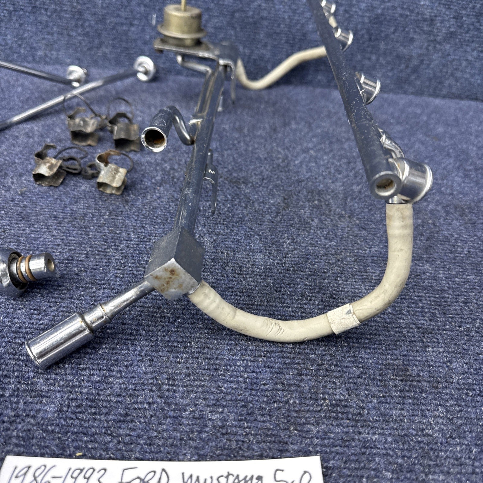 86-93 Ford Mustang 5.0 EFI Fuel Rail & Extensions Regulator Oem Factory 302 Sbf