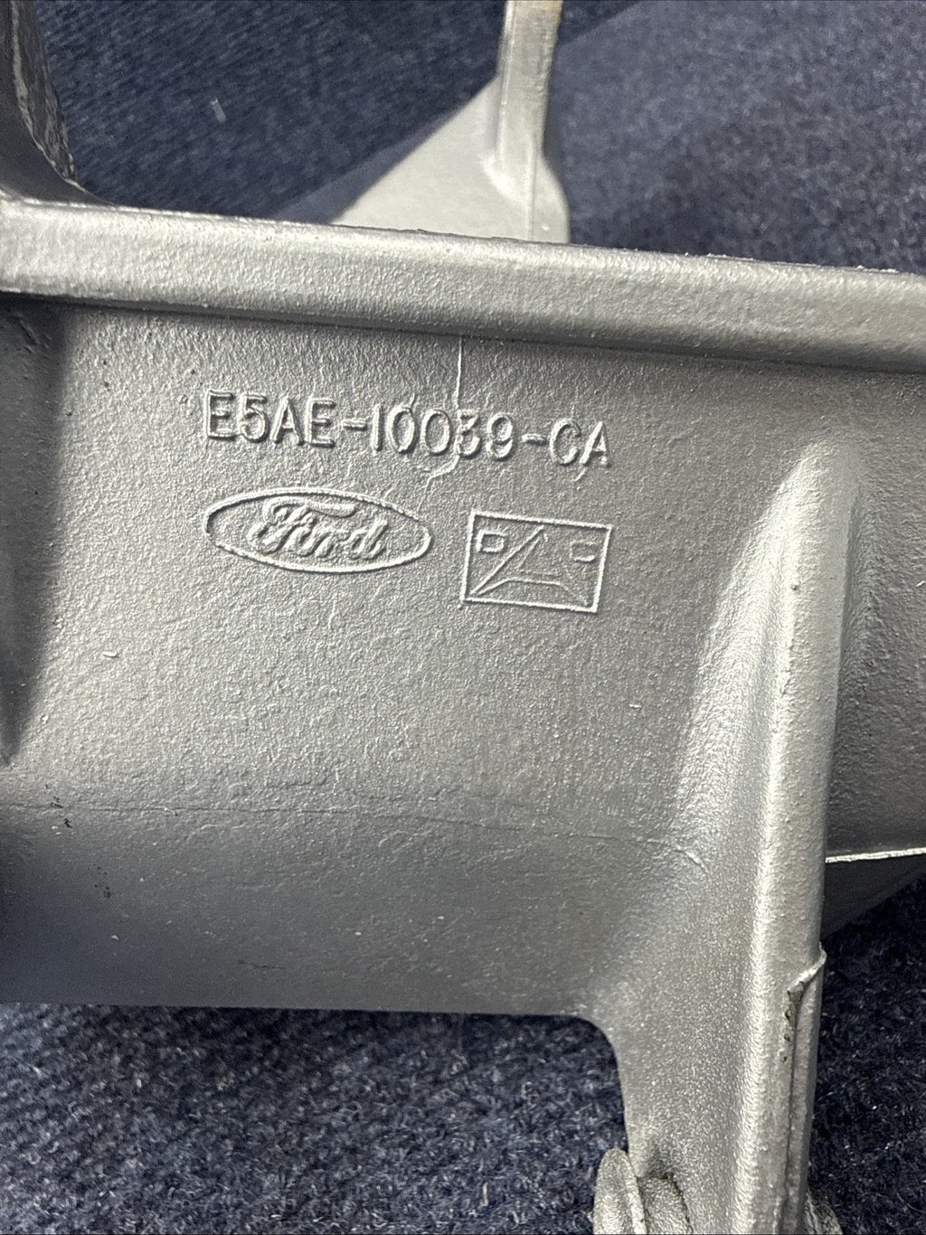 1987-1993 Ford Mustang 5.0 Oem Alternator smog pump bracket E5AE-10039-CA 302