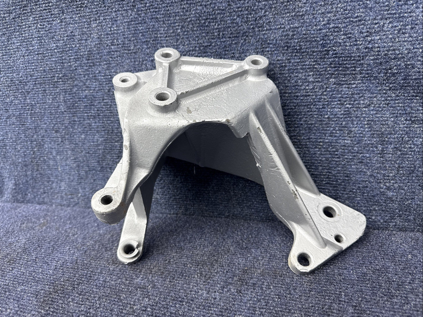 1987-1993 Ford Mustang 5.0 Oem Alternator smog pump bracket E5AE-10039-CA 302