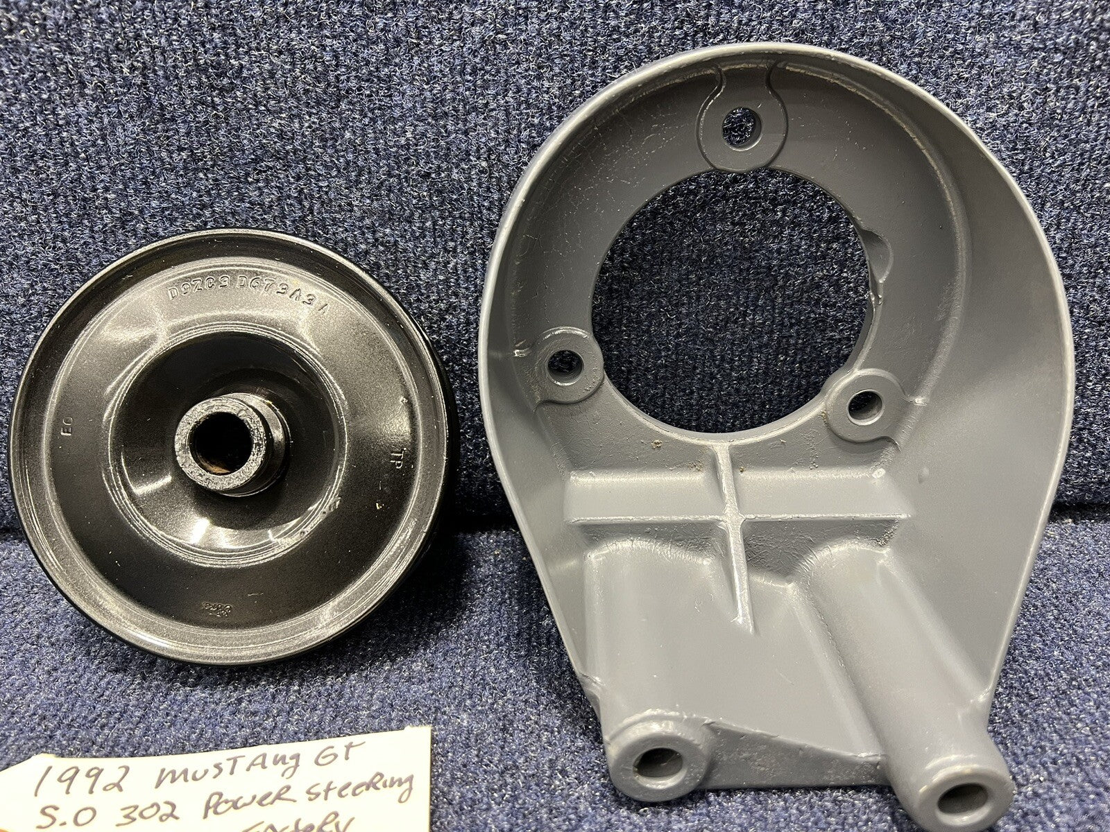 87-93 Ford  Mustang Serpentine Power Steering Pump Bracket & Pulley 5.0L 302 Oem