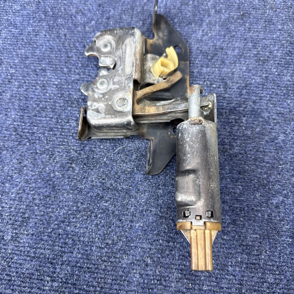 87-91 Ford Mustang Hatch Latch Power Lock Mechanism Rear Hatchback Switch OEM