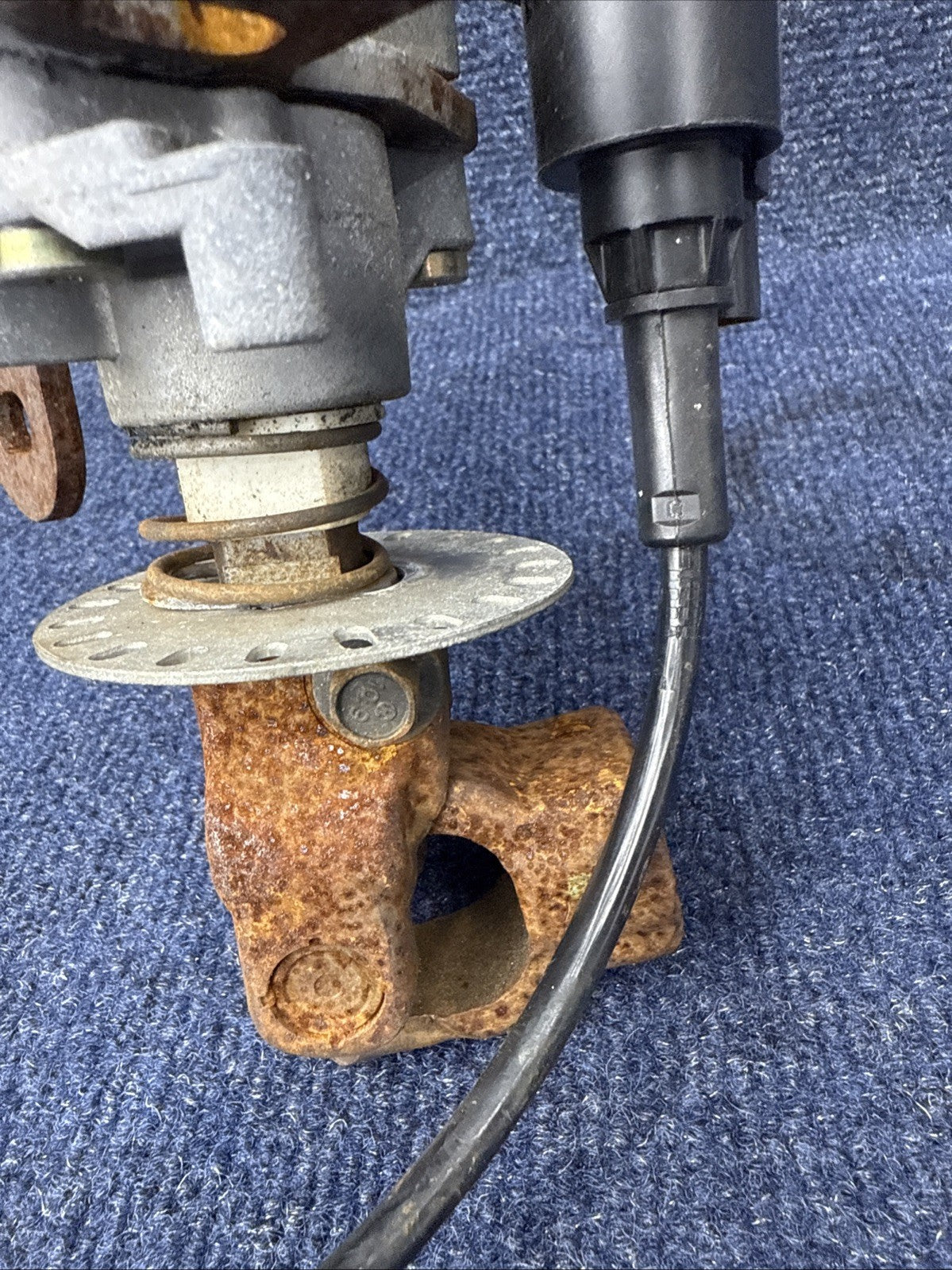 1996 97 98 OEM FORD MUSTANG STEERING COLUMN HOUSING  TILT COLUMN
