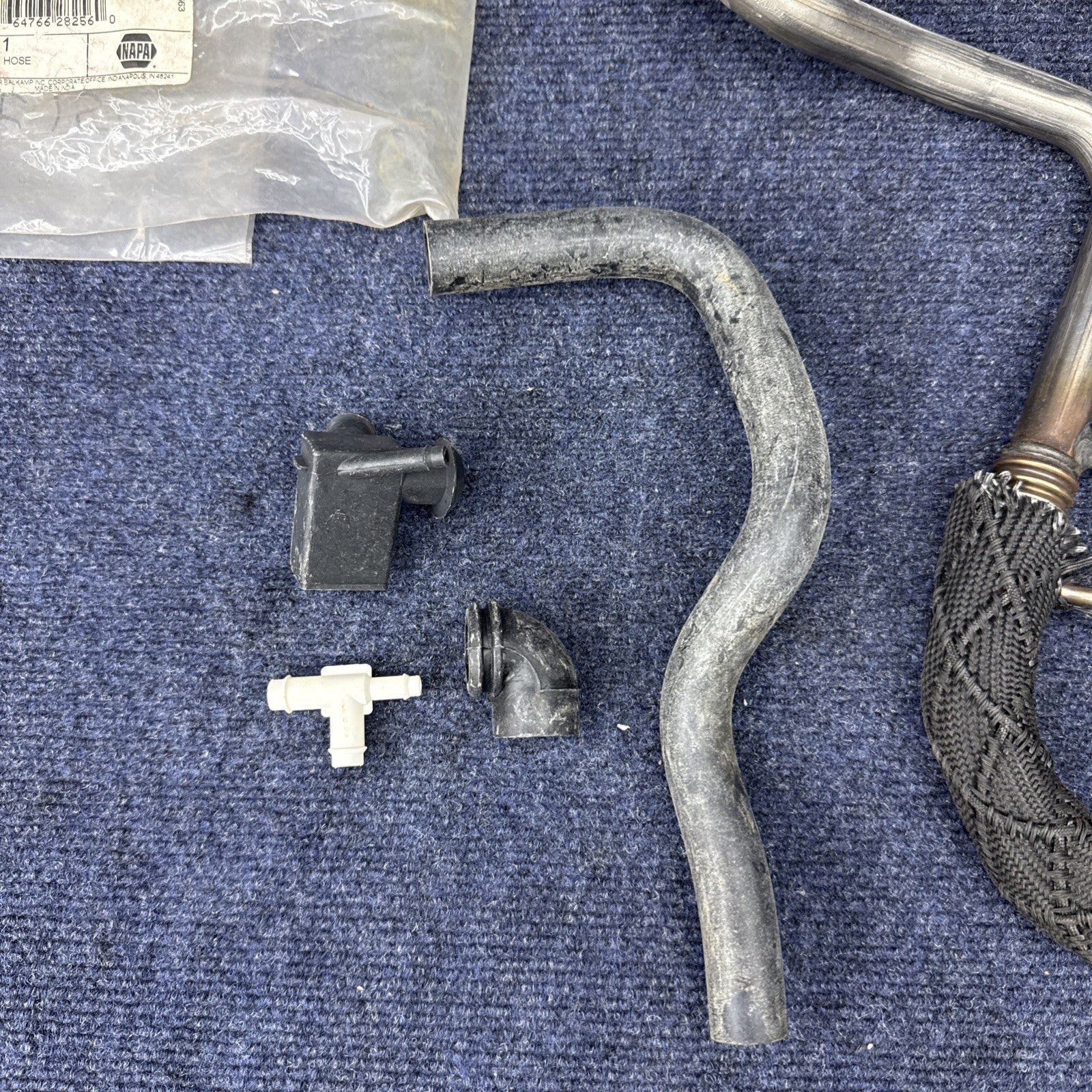 Exhaust Gas Recirculation (EGR) Tube & Pcv Hoses   1999-03 Ford F150 Lincoln Lot