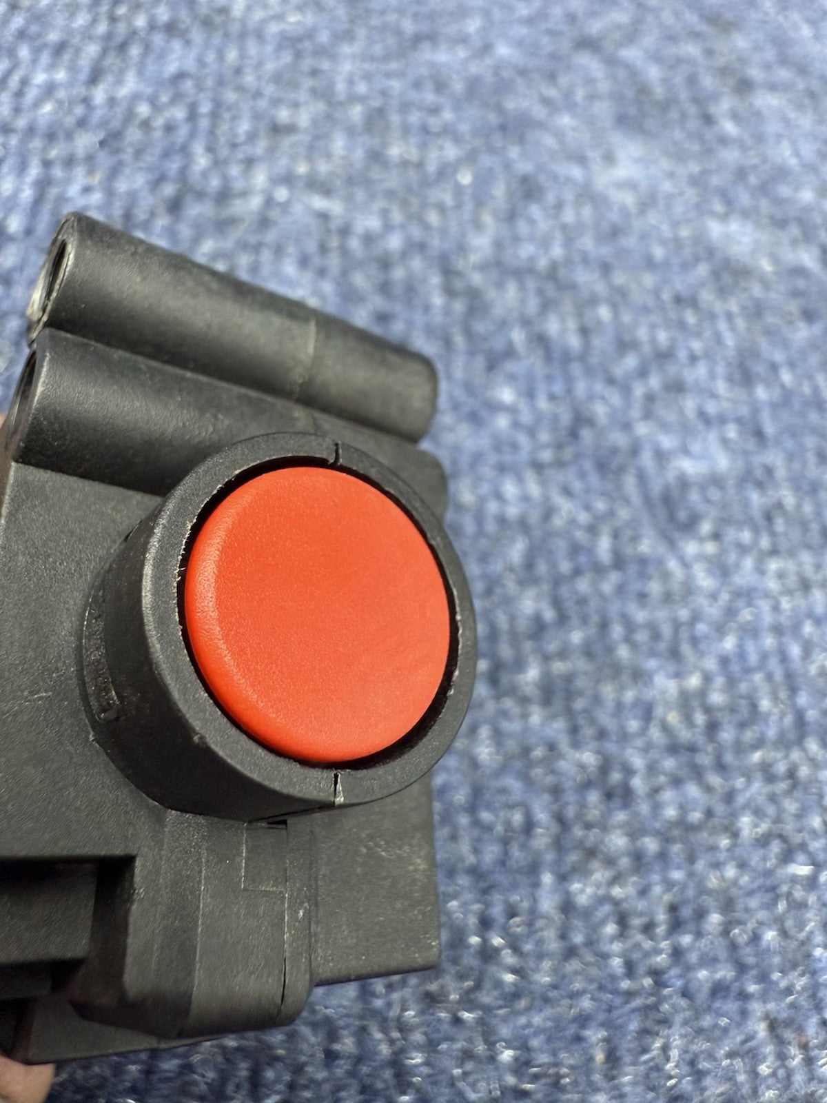 FORD F5ab-9341-aa OEM INERTIA FUEL PUMP EMERGENCY SHUT OFF SWITCH BOLTS Mustang