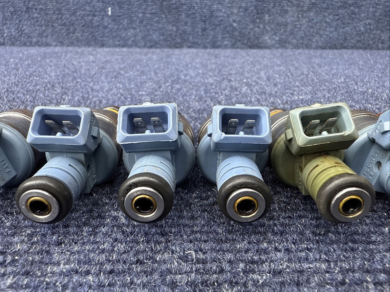93-98 Mustang Cobra 5.0 24lb Fuel Injectors 4 Hole Spray Pattern Ford 302 V8 4.6
