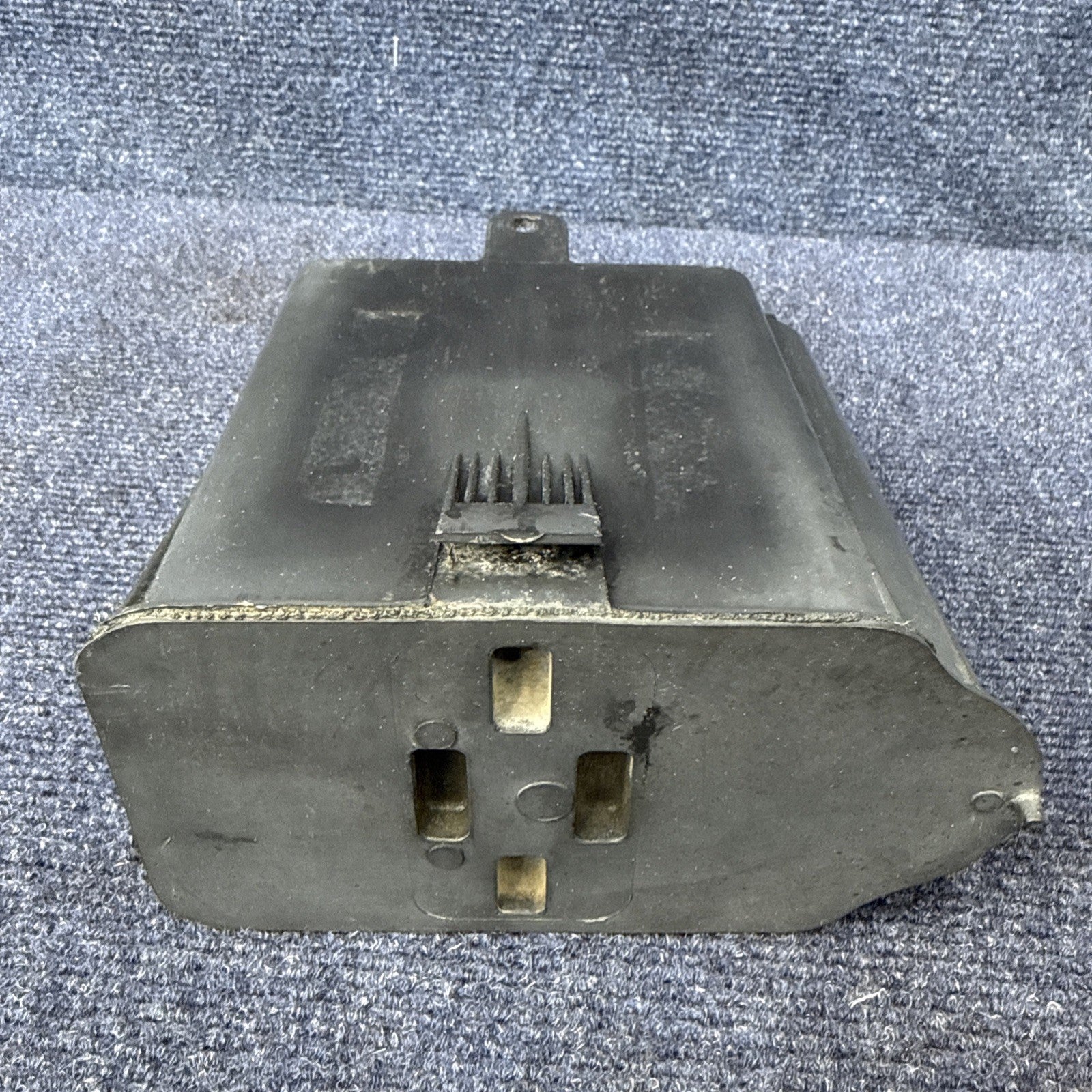 1986-1993 FORD MUSTANG 5.0 302 CAPRI Ranger CHARCOAL EVAP CANISTER BOX OEM Vent
