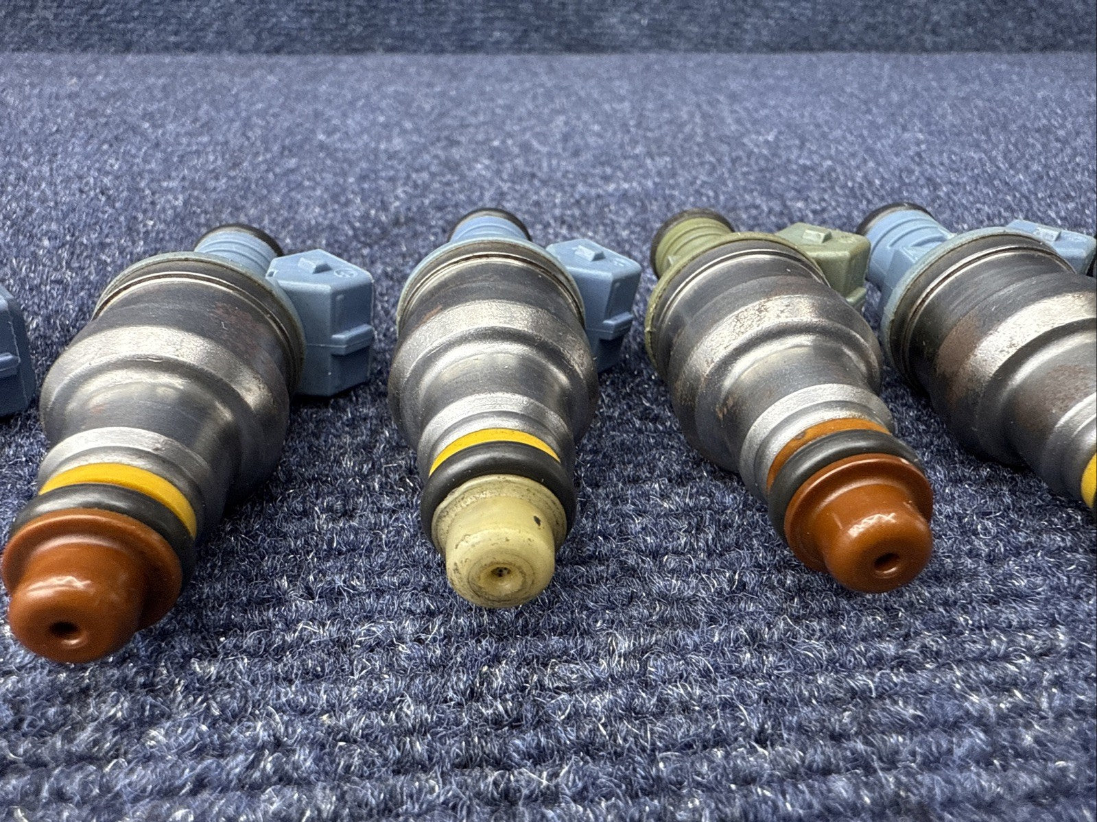 93-98 Mustang Cobra 5.0 24lb Fuel Injectors 4 Hole Spray Pattern Ford 302 V8 4.6