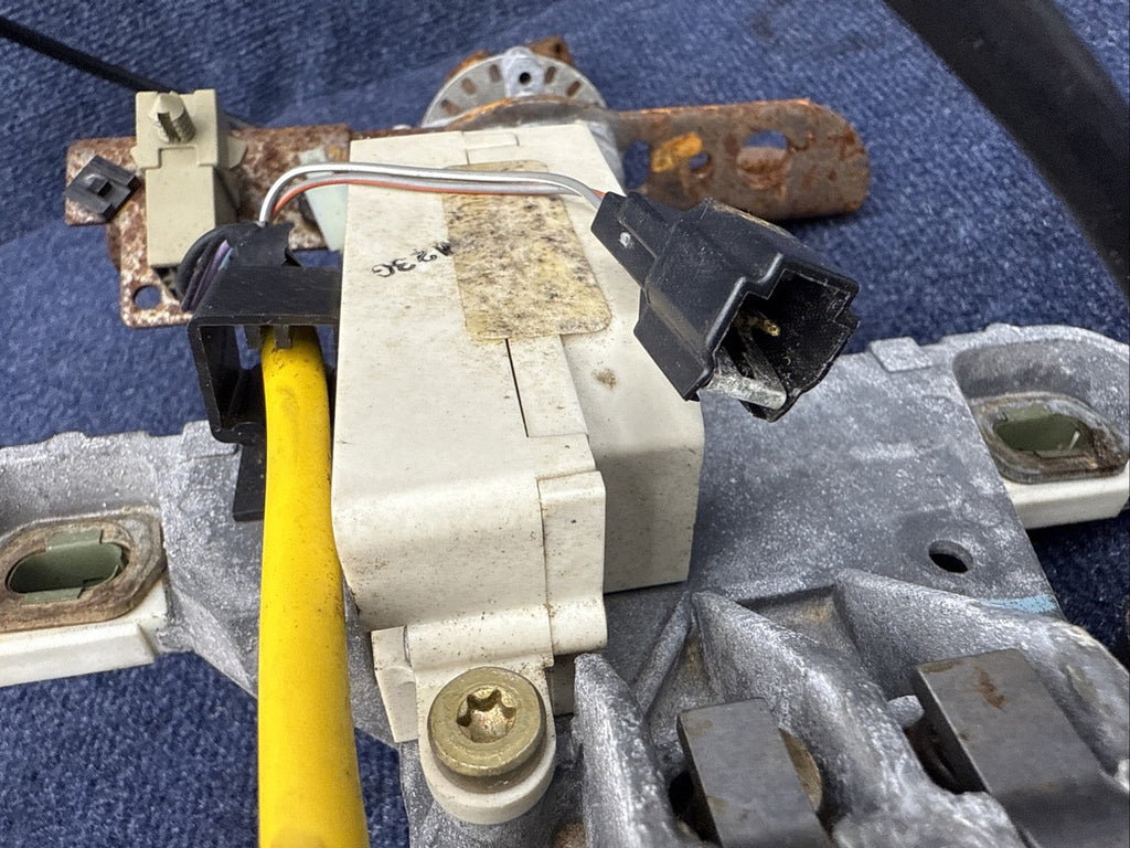 1996 97 98 OEM FORD MUSTANG STEERING COLUMN HOUSING  TILT COLUMN