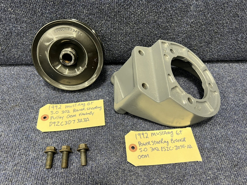87-93 Ford  Mustang Serpentine Power Steering Pump Bracket & Pulley 5.0L 302 Oem