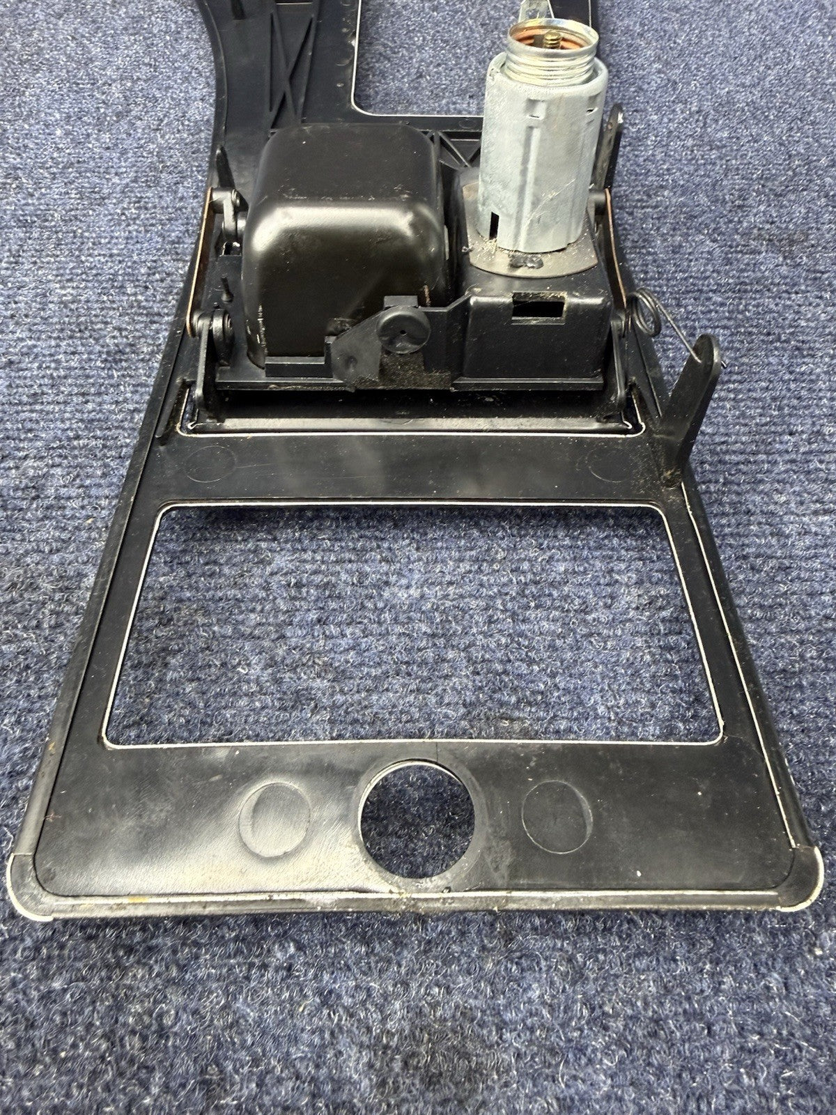 86-92 Ford Lincoln Mark VII Lsc Center Console Trim Shifter Bezel OEM Ashtray