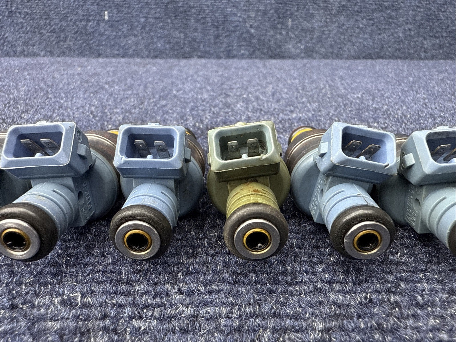 93-98 Mustang Cobra 5.0 24lb Fuel Injectors 4 Hole Spray Pattern Ford 302 V8 4.6