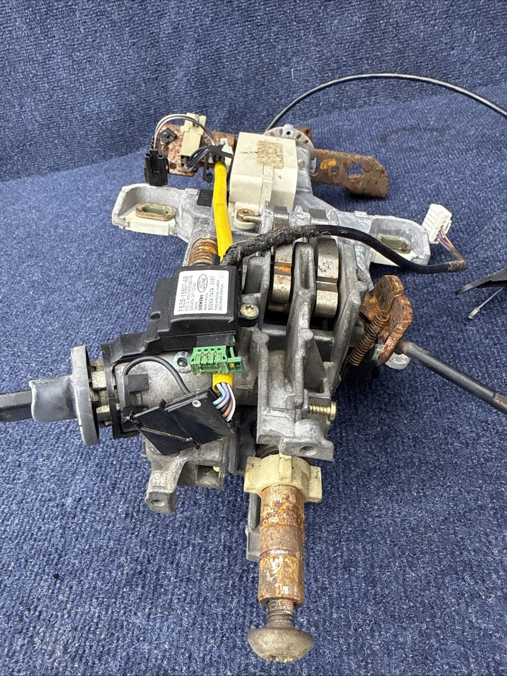 1996 97 98 OEM FORD MUSTANG STEERING COLUMN HOUSING  TILT COLUMN