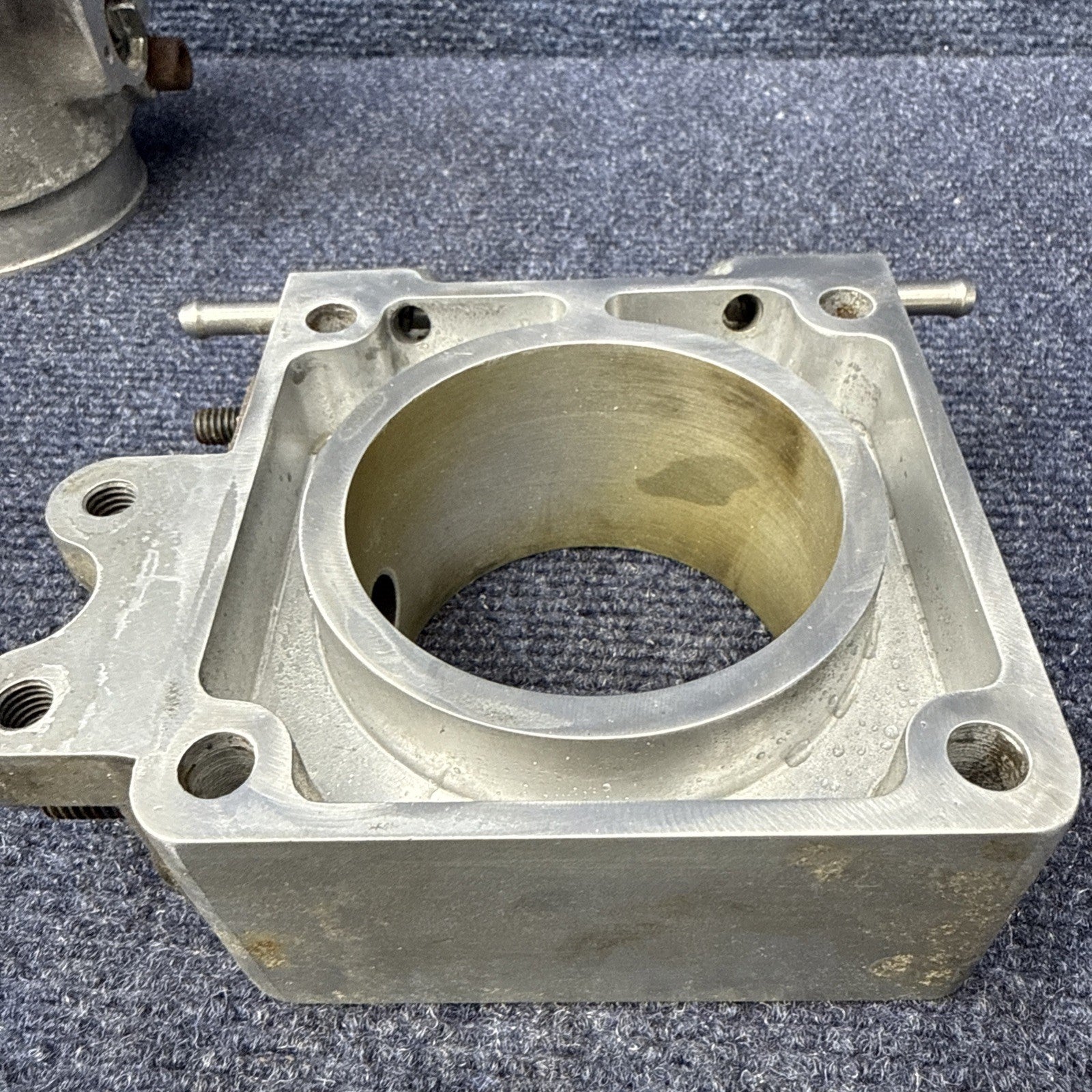 1986-1993 Mustang 302 bbk Edlebrock 70mm throttle body egr spacer 5.0 Foxbody