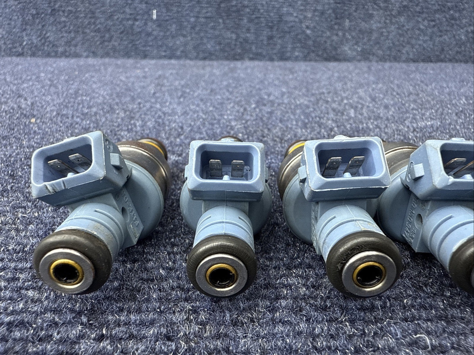 93-98 Mustang Cobra 5.0 24lb Fuel Injectors 4 Hole Spray Pattern Ford 302 V8 4.6