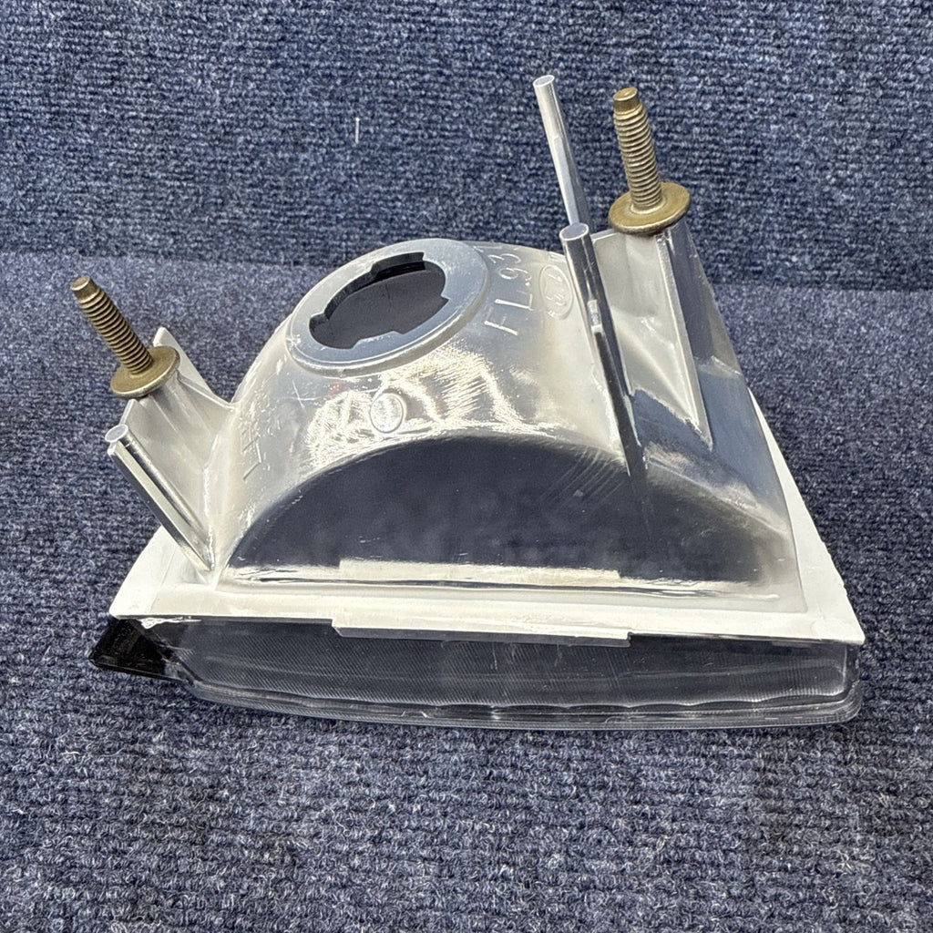 NOS 1987-1993 FORD MUSTANG MARKER LIGHTS  87-93 Park Lamp Rh Passenger Side OEM