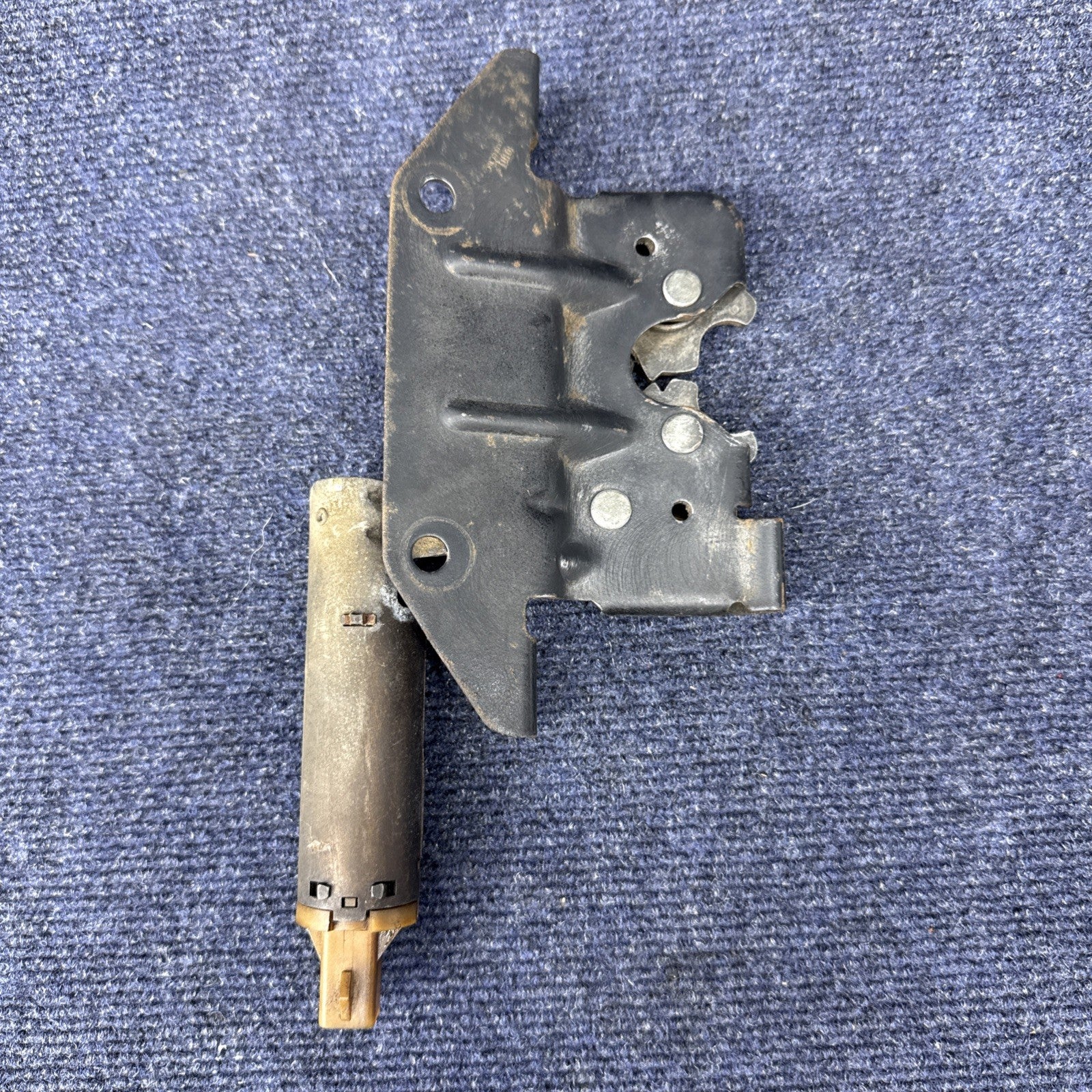 87-91 Ford Mustang Hatch Latch Power Lock Mechanism Rear Hatchback Switch OEM