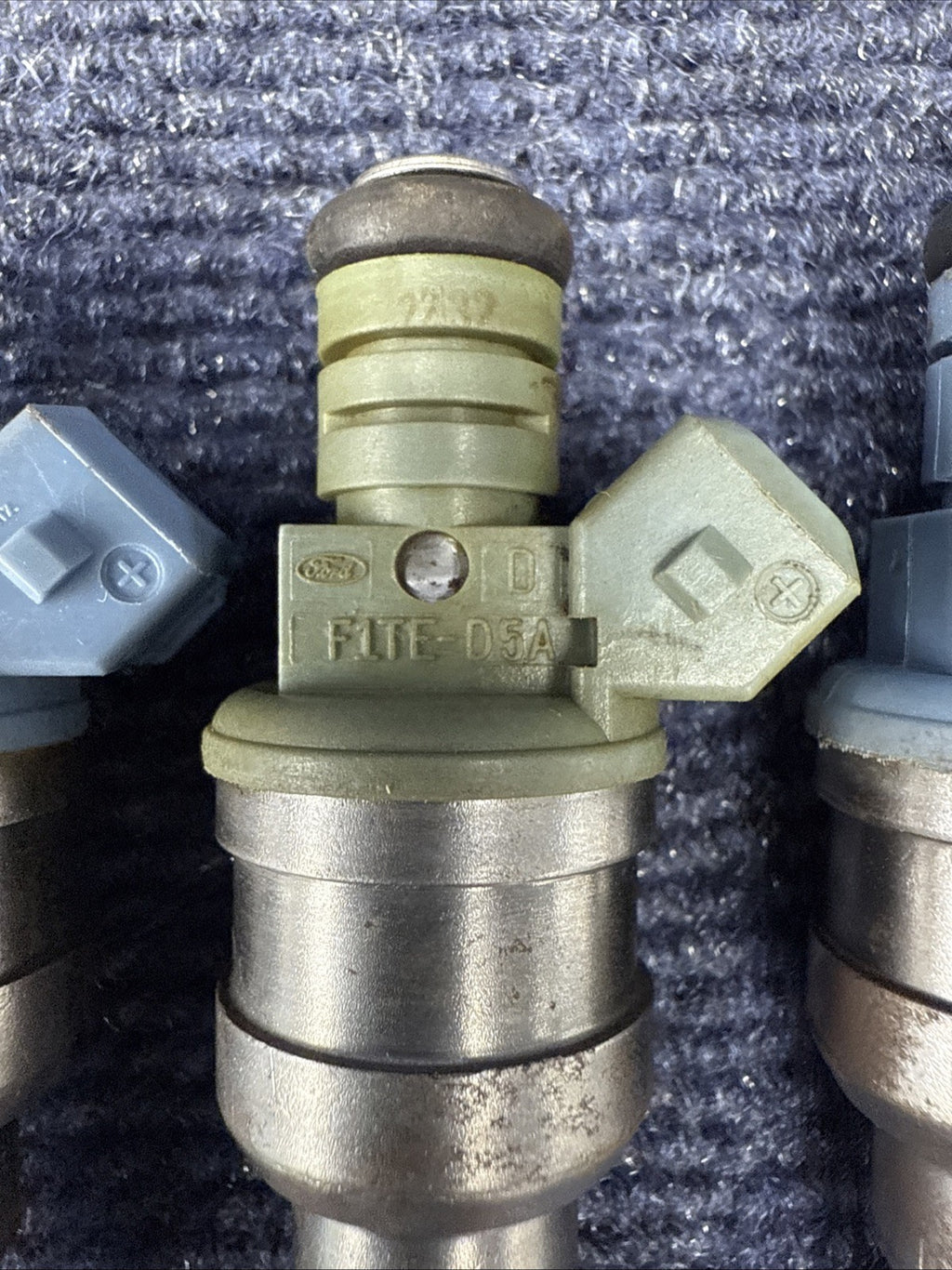 93-98 Mustang Cobra 5.0 24lb Fuel Injectors 4 Hole Spray Pattern Ford 302 V8 4.6