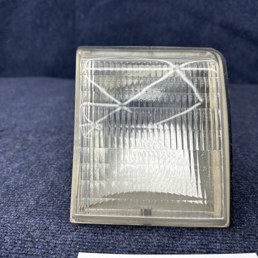 Ford E4LY-13201-B Front Inner Parking Lamp  84-92 Lincoln Mark VII Rh Light