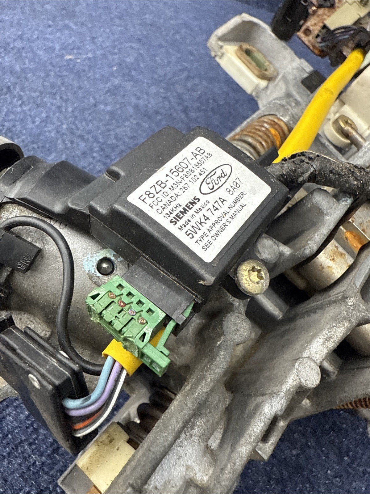 1996 97 98 OEM FORD MUSTANG STEERING COLUMN HOUSING  TILT COLUMN