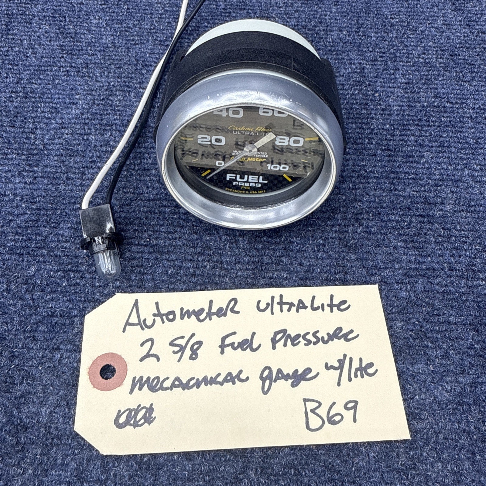 Autometer 4812 Ultra-Lite Fuel Pressure Gauge Carbon 2-5/8" 100 PSI Mechanical