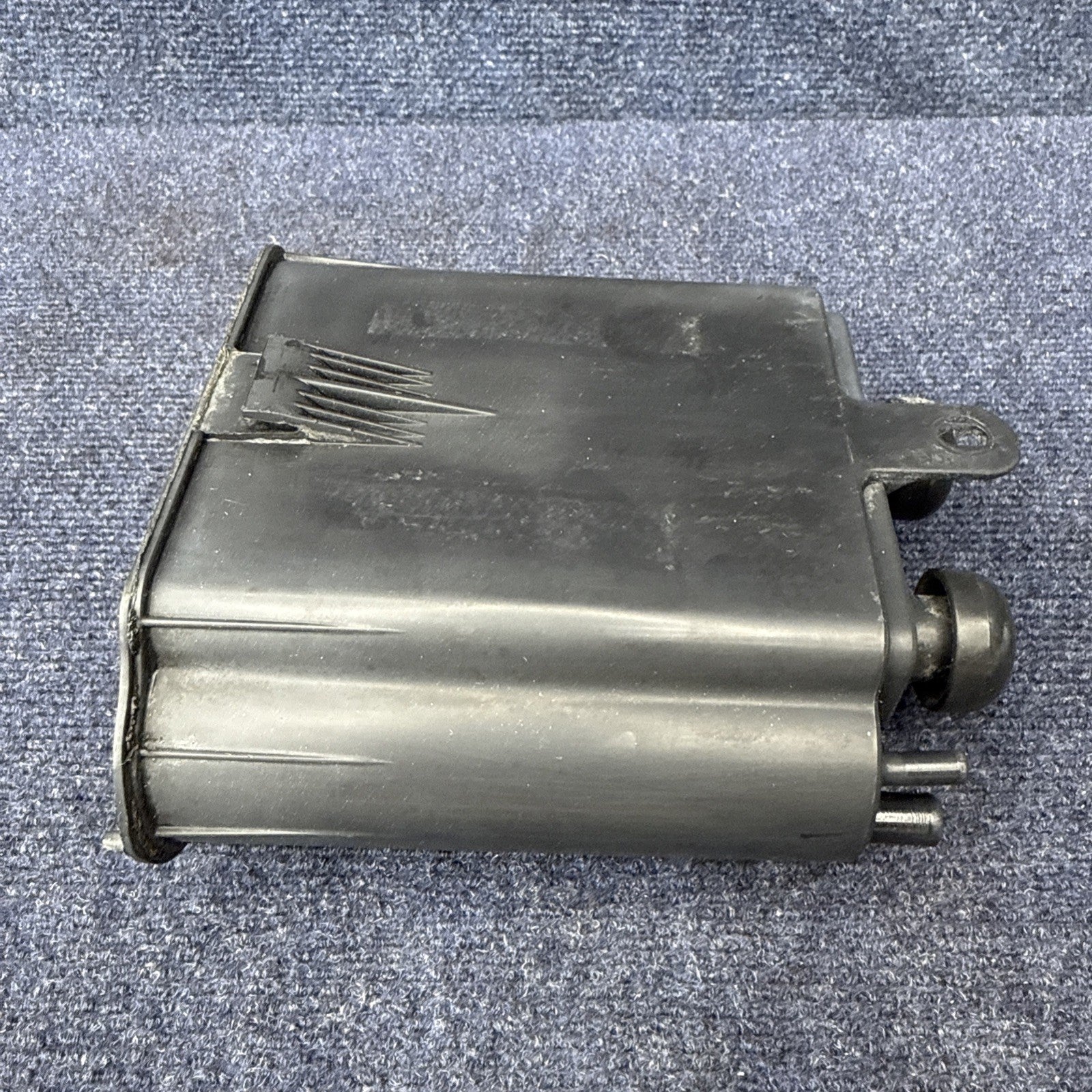 1986-1993 FORD MUSTANG 5.0 302 CAPRI Ranger CHARCOAL EVAP CANISTER BOX OEM Vent