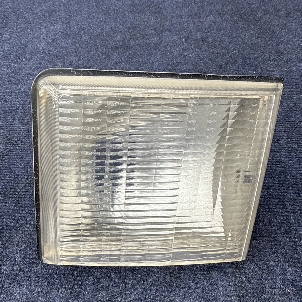 Ford E4LY-13201-B Front Inner Parking Lamp  84-92 Lincoln Mark VII Rh Light