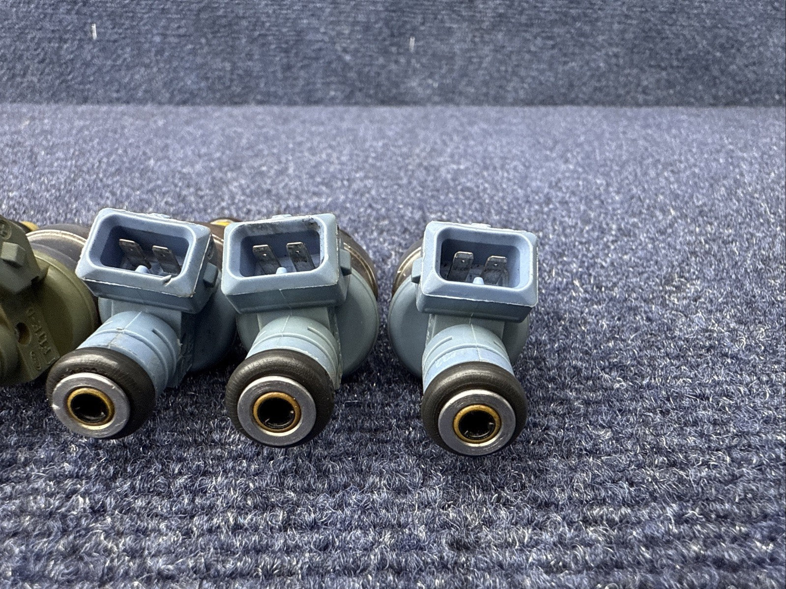 93-98 Mustang Cobra 5.0 24lb Fuel Injectors 4 Hole Spray Pattern Ford 302 V8 4.6