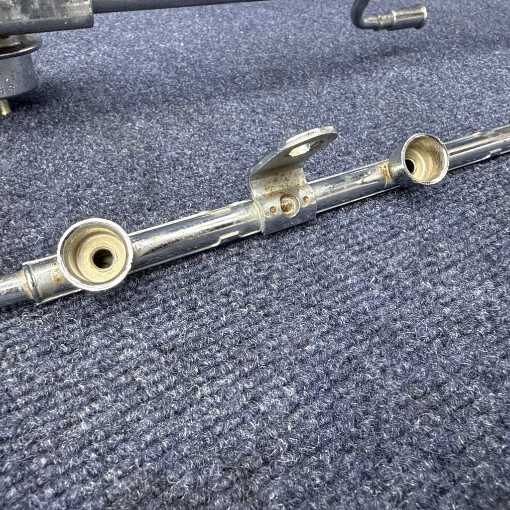 86-93 Ford Mustang 5.0 EFI Fuel Rail & Extensions Regulator Oem Factory 302 Sbf