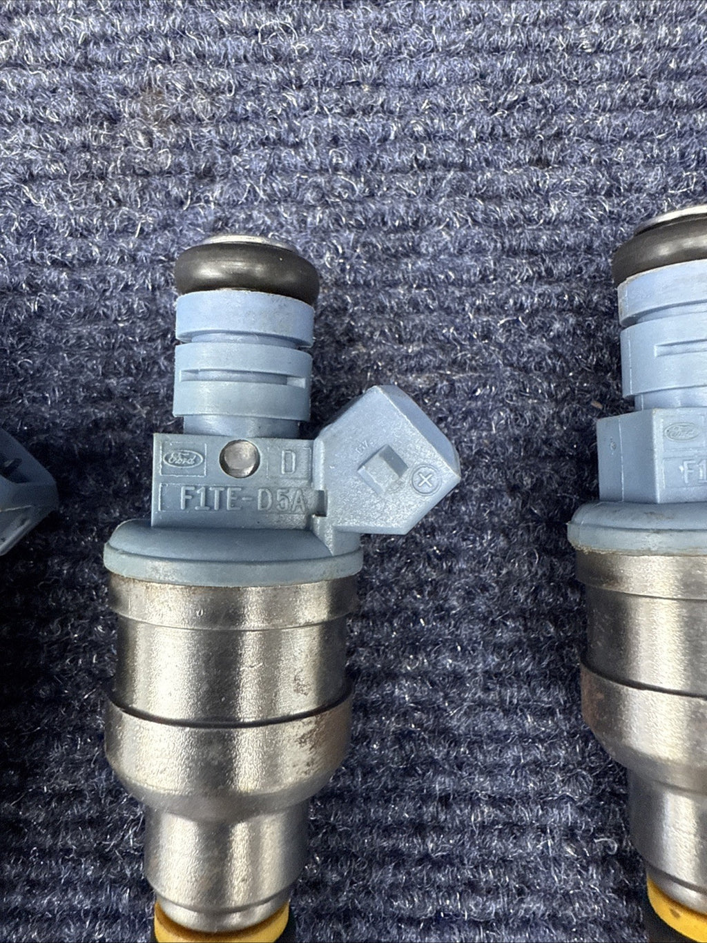 93-98 Mustang Cobra 5.0 24lb Fuel Injectors 4 Hole Spray Pattern Ford 302 V8 4.6