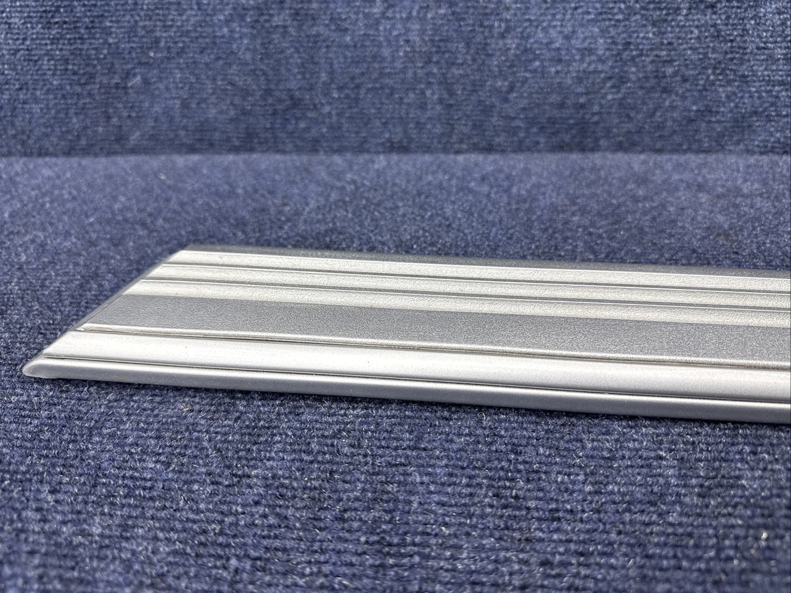 1984 - 1992 Lincoln Mark VII Body Side Moulding Right Door E4LY-6320938BP Driver