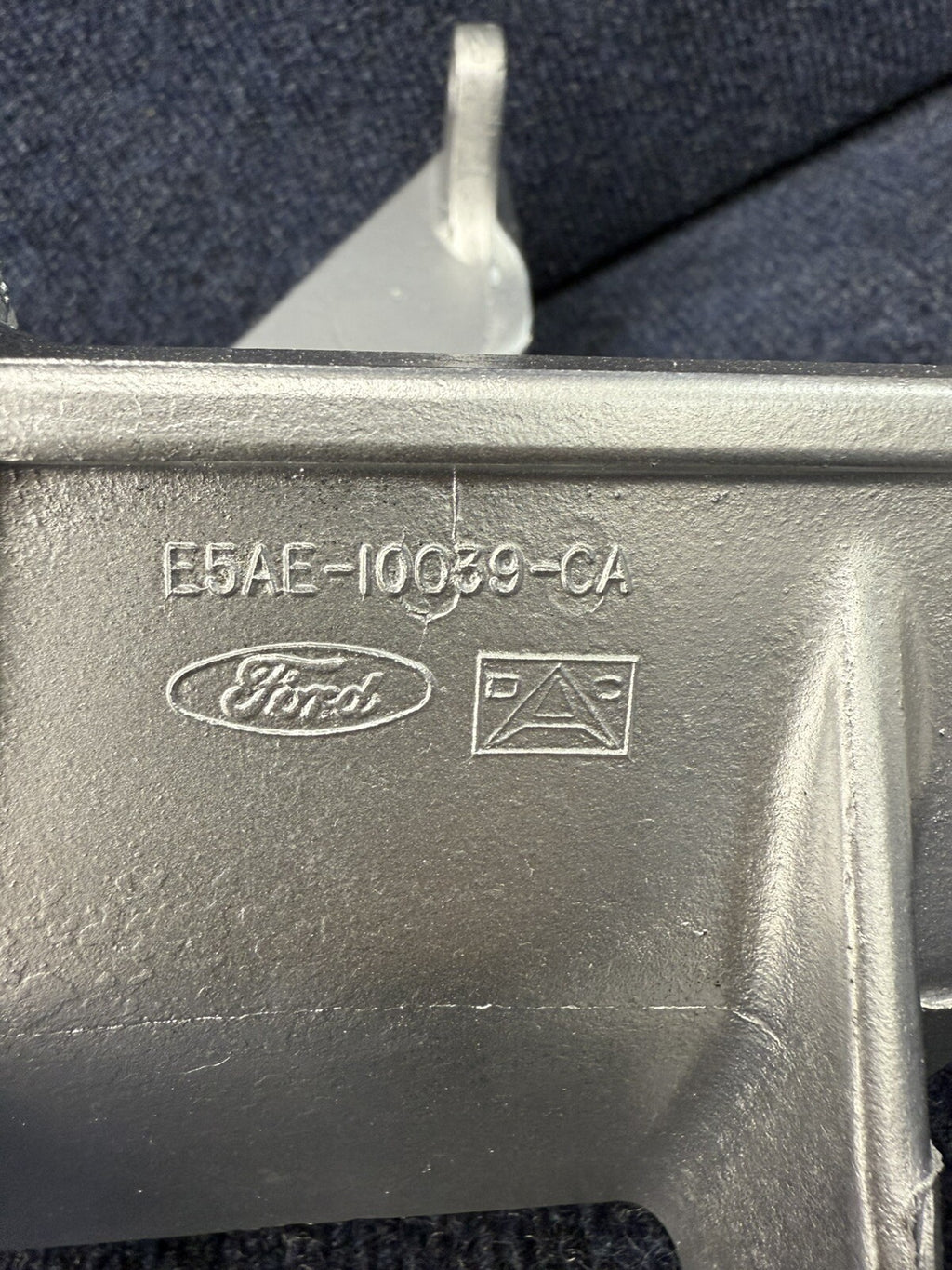 1987-1993 FORD Mustang 5.0  Alternator smog pump bracket E5AE-10039-CA OEM 302