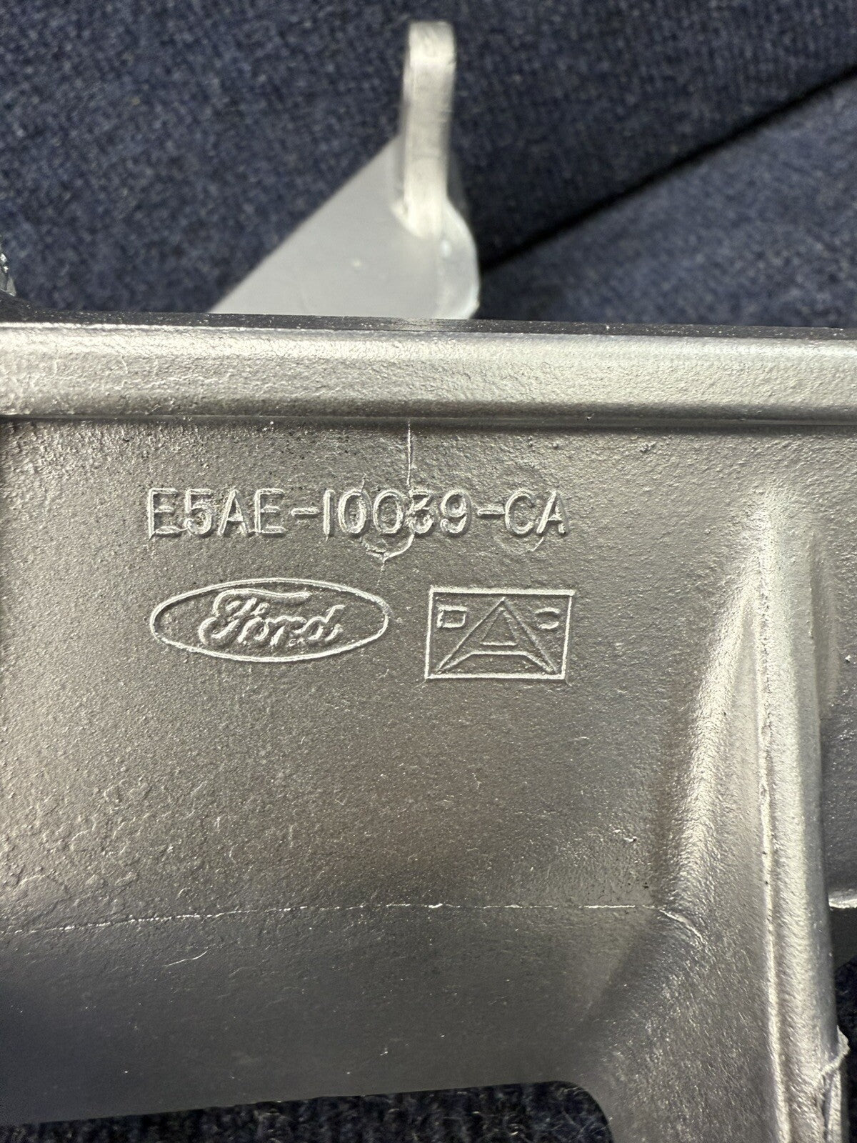 1987-1993 FORD Mustang 5.0  Alternator smog pump bracket E5AE-10039-CA OEM 302